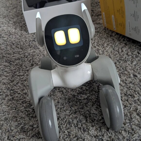Loona Pet Robot & Accessories - Picture 1 of 5